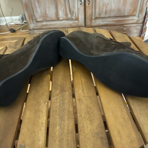 Vaneli Trye Wedgie Ankle Booties - Size 9M - EUC Suede Brown w/Purple inside - Picture 8 of 9